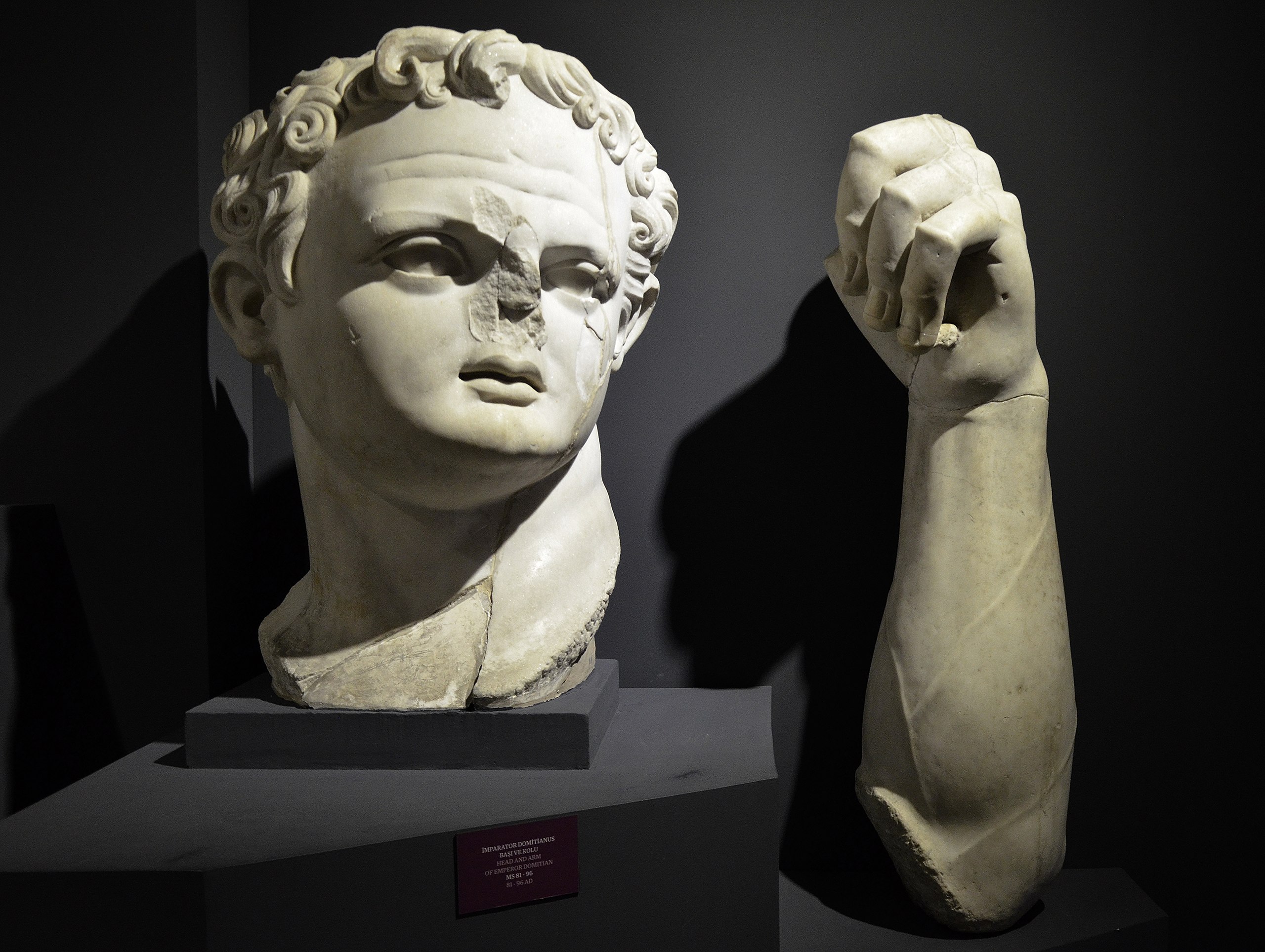 4. 2560px Parts of the colossal statue of emperor Domitian 81 96 AD Ephesus Museum Selçuk Turkey 22409579216